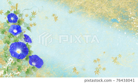 藍色牽牛花盛開的金色日本紙背景的夏季形象 藍色牽牛花盛開的金色日本紙背景的夏季形象 76438041