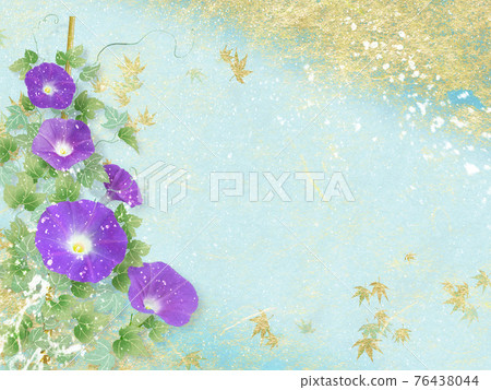 紫色牽牛花金色日本紙背景的夏季形象 紫色牽牛花金色日本紙背景的夏季形象 76438044