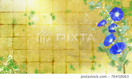 藍色牽牛花金色屏風背景的夏季形象 76438063