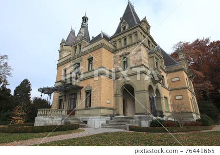 traditional Swiss architecture near Interlaken,Switzerland 76441665