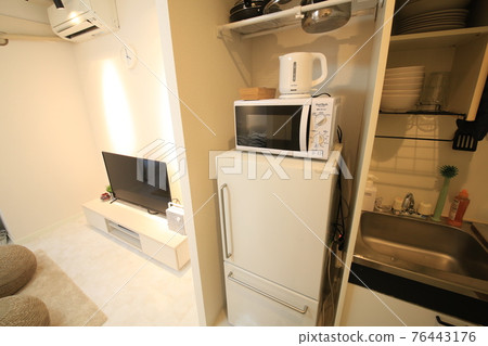 Fashionable one room 76443176