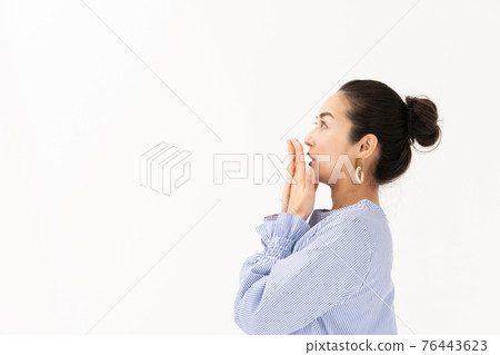 Surprised middle woman mouth Surprised middle woman mouth 76443623