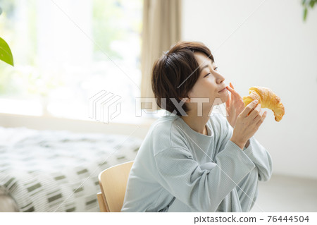 Sleep image Sleep image 76444504