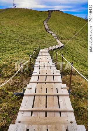 Boardwalk leading to the summit Boardwalk leading to the summit 76446482