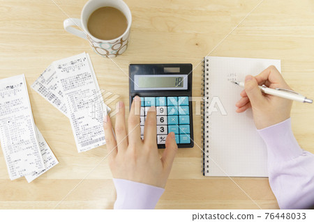 A woman holding a household account book A woman holding a household account book 76448033