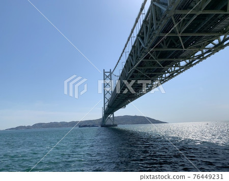 Great power! Photo from the bottom of Akashi Kaikyo Bridge 76449231