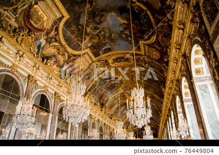 A stunning chandelier in the hall of mirrors of the Palace of Versailles in Paris, France 76449804