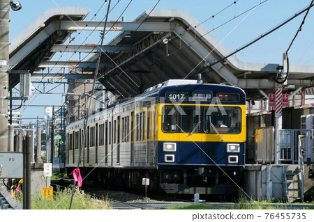 東急1000系列列車在宇木站停靠 東急1000系列列車在宇木站停靠 76455735