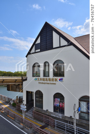 Oi Racetrack Station on the Tokyo Monorail Oi Racetrack Station on the Tokyo Monorail 76456787