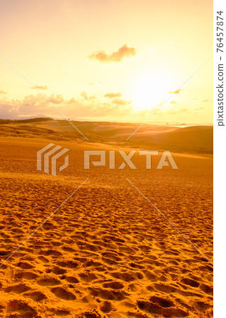Tottori Sand Dunes (evening view) 76457874