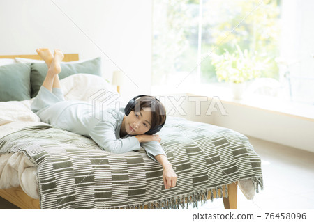 Stay home Stay home 76458096