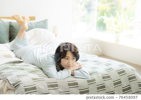 Stay home Stay home 76458097