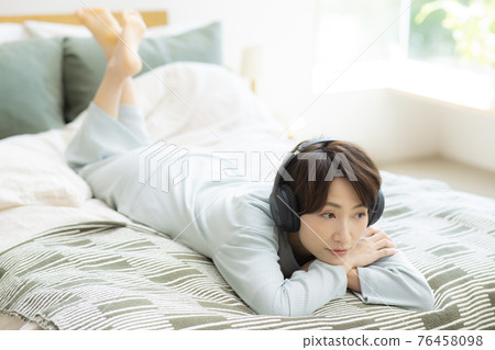 Stay home 76458098