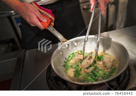 Cook cooking in the kitchen 76458443