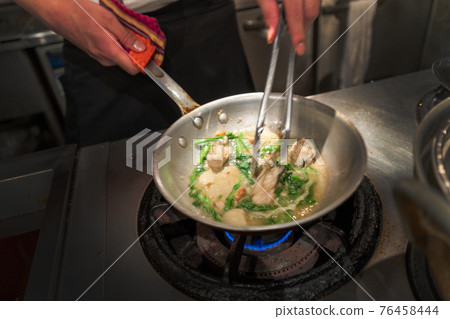 Cook cooking in the kitchen 76458444