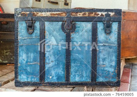 Old large blue chest 76459005