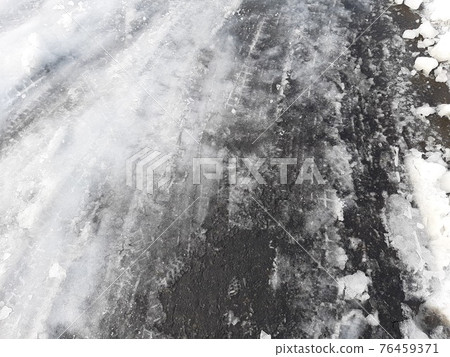 冬天道路結冰 76459371