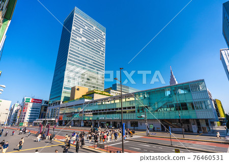 日本東京城市景觀取消後,許多人來到新宿站(南口)。再次感染爆發。突變株的威脅...... = 4 月 7 日 日本東京城市景觀取消後,許多人來到新宿站(南口)。再次感染爆發。突變株的威脅...... = 4 月 7 日 76460531