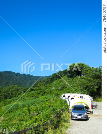 在移動房屋中露營 在移動房屋中露營 76460797