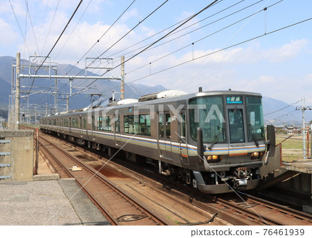 223系列列車抵達湖西線灣尼站 223系列列車抵達湖西線灣尼站 76461939