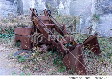 Ruined car (excavator loader) on the rock stage of Mt. Nokogiri, Chiba 76463248