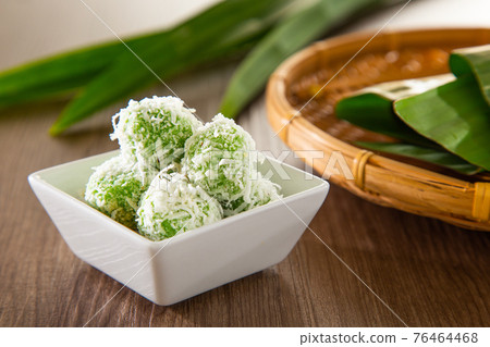 Onde onde is a traditional Malay snack made of rice ball filled with brown sugar, coated in grated coconut. 76464468