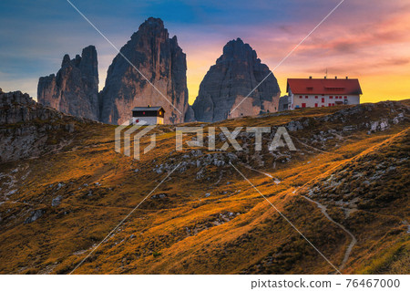 Amazing Tre Cime di Lavaredo peaks at sunset, Dolomites, Italy 76467000