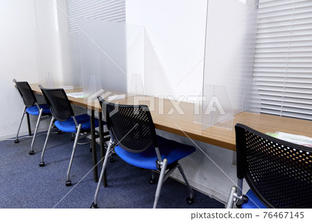 Desks separated by partitions Desks separated by partitions 76467145