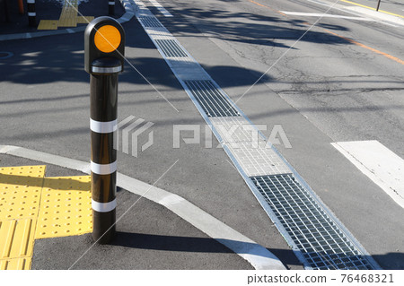 Landscape type bollard pole with sidewalk reflector Landscape type bollard pole with sidewalk reflector 76468321