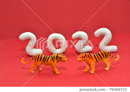 2022 New Year's card material with red background, tiger year 76468715