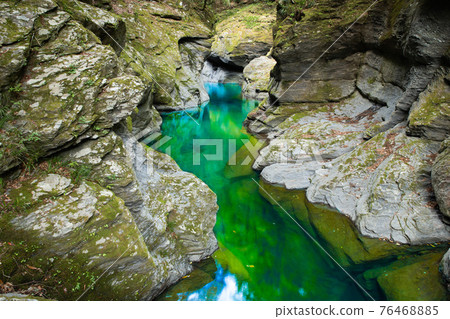 A river with beautiful water quality that shines in emerald green A river with beautiful water quality that shines in emerald green 76468885
