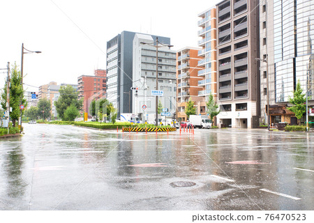 [京都] 九月，下雨的河原町五條路口 76470523