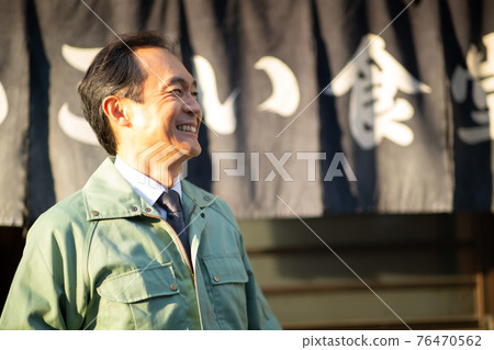 A man leaving a set meal shop with a smile A man leaving a set meal shop with a smile 76470562