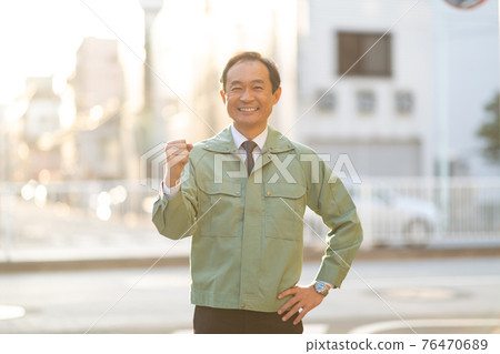 Middle man in work clothes Middle man in work clothes 76470689