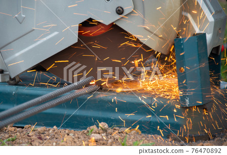 cutting steel bars cutting steel bars 76470892