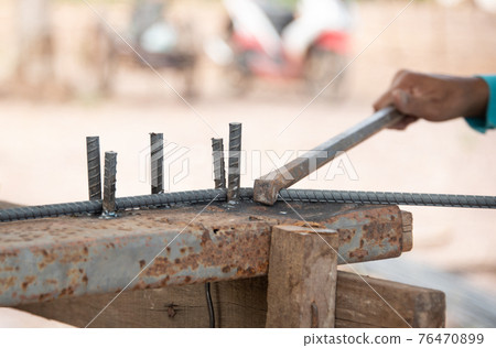 worker construction site 76470899