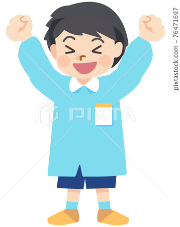一個開心舉手的幼兒園男孩 76471697