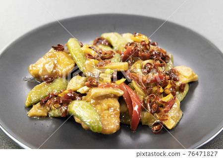 炒雞 川式甜辣 炒雞 川式甜辣 76471827