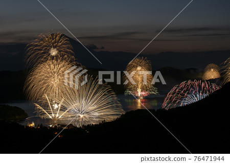 Lake Ashi Four Bay Fireworks Festival 76471944