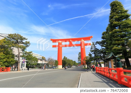 [Kyoto] Heian Jingu Otorii in fine weather 76472008