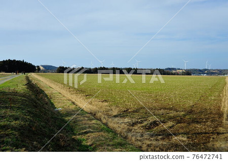 風電背景下的田園風光 風電背景下的田園風光 76472741