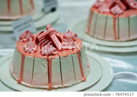 Spring image strawberry cake 76474517