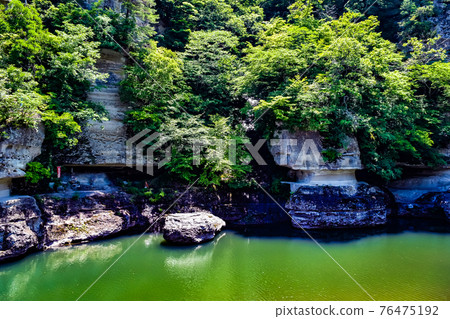 福島縣南會津郡塔的夏季奇岩景觀 76475192