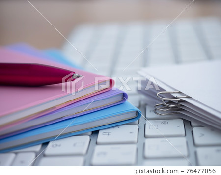 企業形象·文件·鍵盤·筆記本·女人 企業形象·文件·鍵盤·筆記本·女人 76477056