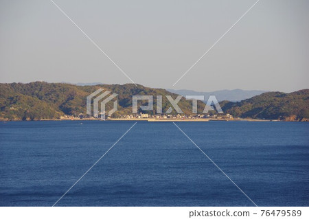 從兵庫縣淡路島南淡路水仙線看怒島 76479589