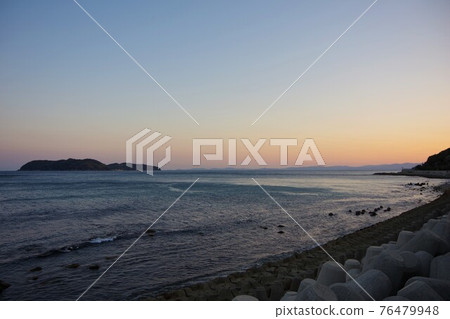 Hyogo Prefecture: View toward Nushima and Tokushima from the Minamiawaji Narcissus Line at sunset Hyogo Prefecture: View toward Nushima and Tokushima from the Minamiawaji Narcissus Line at sunset 76479948