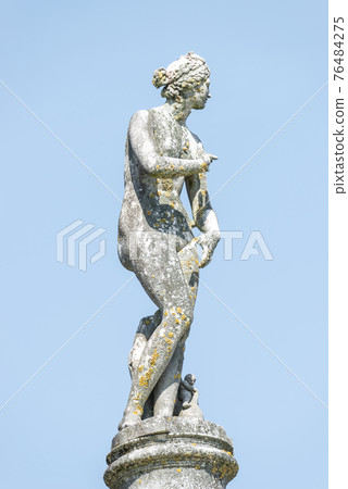 Ancient statue covered with moss and lichen of a sensual renaissance era woman in Potsdam, Germany Ancient statue covered with moss and lichen of a sensual renaissance era woman in Potsdam, Germany 76484275