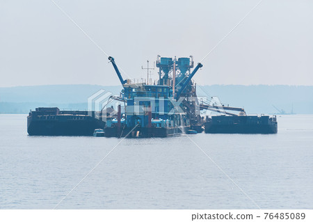 floating sand mining plant - dredger and separator - on the river floating sand mining plant - dredger and separator - on the river 76485089
