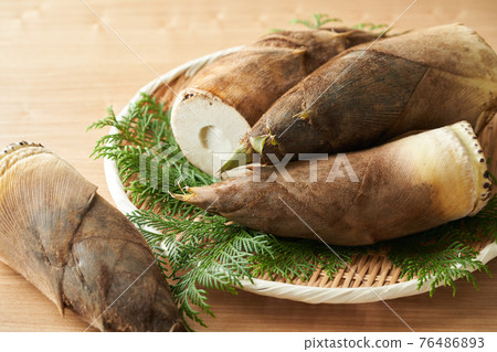 濾器上的竹筍 76486893