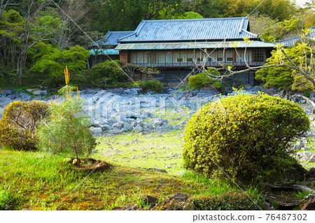 Rakujuen Rakujukan and Obama Pond 76487302